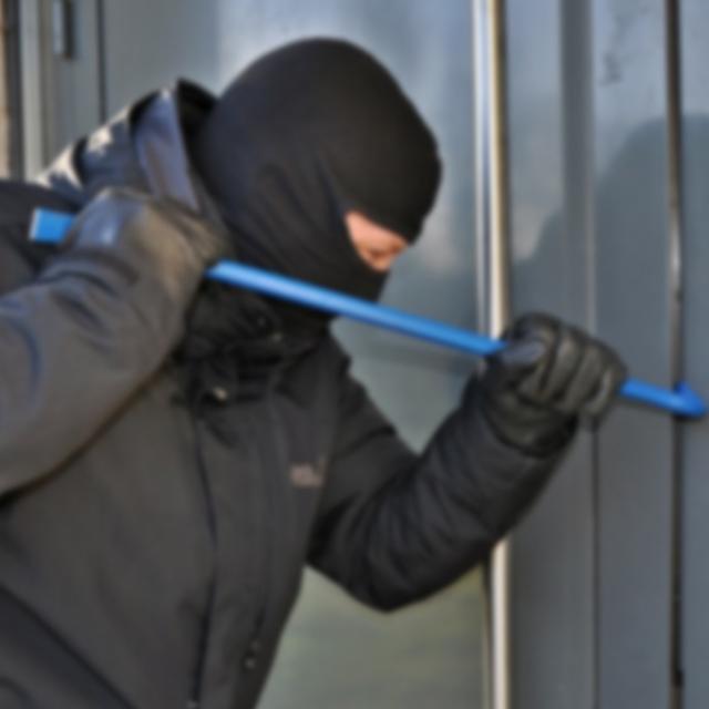 Burglars have happy hours during the summer and 5 tips against burglary Burglars have happy hours during the summer and 5 tips against burglary