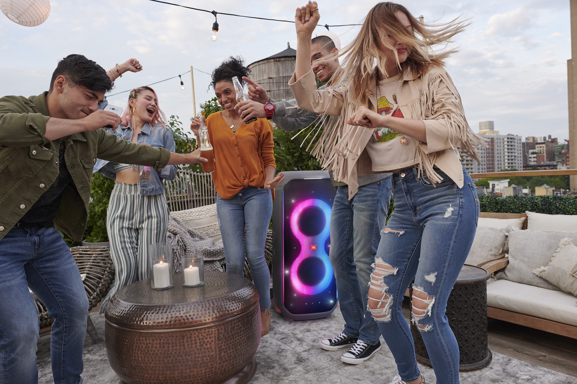 JBL PARTYBOX 710 Lifestyle