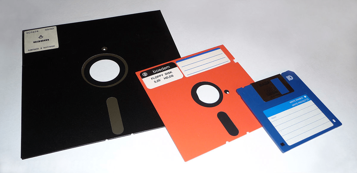 1200px Floppy disk 2009 G1