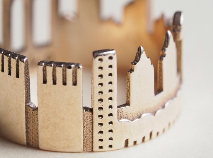 3D geprinte gouden ring van NYC Skyline gemaakt bij Shapeways